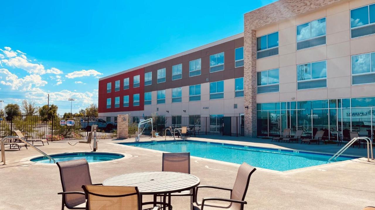 Holiday Inn Express & Suites Blythe By Ihg Exterior foto